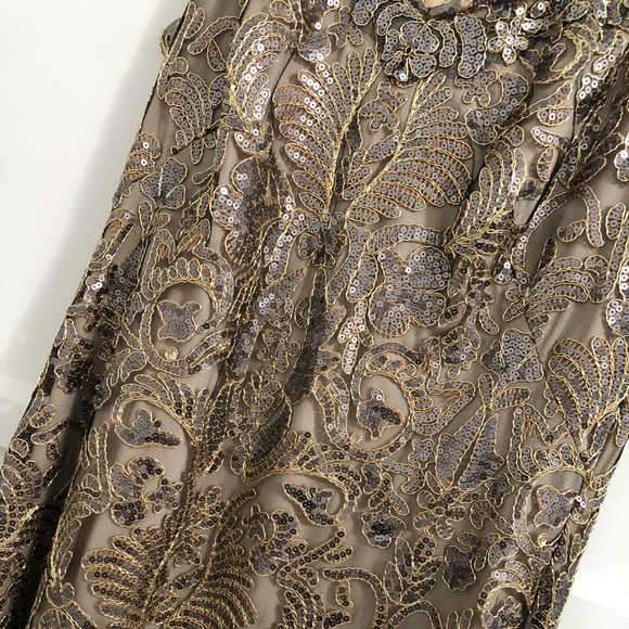 Gold gown with sequence - Picture 6 of 6